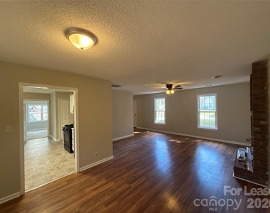 3505 Fortis Lane - Photo Thumbnail 4