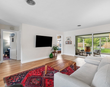 1244 Sw 5th Street - Photo Thumbnail 8
