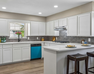 1725 Bardfield Avenue - Photo Thumbnail 6