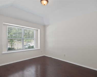 805 Hazels Way - Photo Thumbnail 4