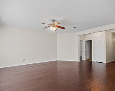 805 Hazels Way - Photo Thumbnail 8