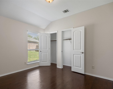 805 Hazels Way - Photo Thumbnail 6