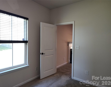 1737 Mill Creek Lane - Photo Thumbnail 10