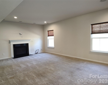 1737 Mill Creek Lane - Photo Thumbnail 7