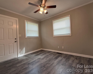514 Wilson Street - Photo Thumbnail 3