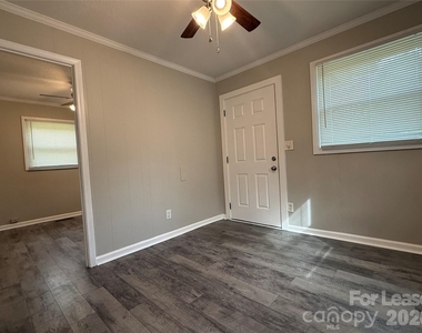 514 Wilson Street - Photo Thumbnail 2