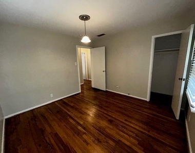 1103 L Avenue - Photo Thumbnail 16