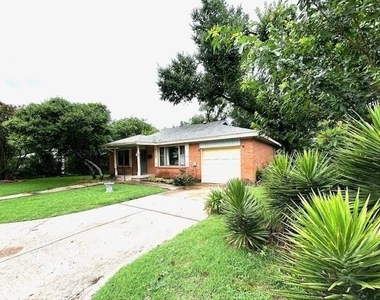 1103 L Avenue - Photo Thumbnail 2