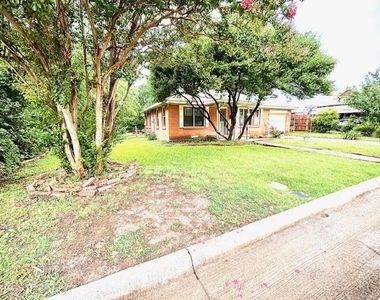 1103 L Avenue - Photo Thumbnail 1