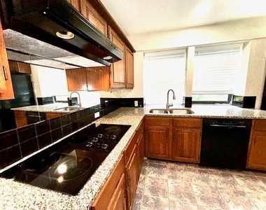 1103 L Avenue - Photo Thumbnail 8