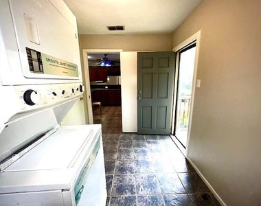 1103 L Avenue - Photo Thumbnail 10