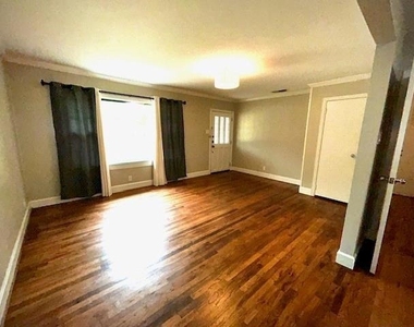 1103 L Avenue - Photo Thumbnail 5