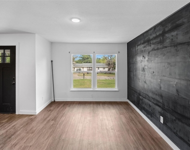 1613 Irwin Lane - Photo Thumbnail 7