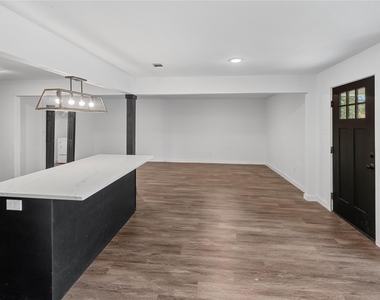1613 Irwin Lane - Photo Thumbnail 4
