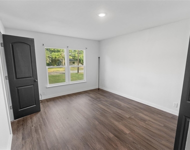1613 Irwin Lane - Photo Thumbnail 18