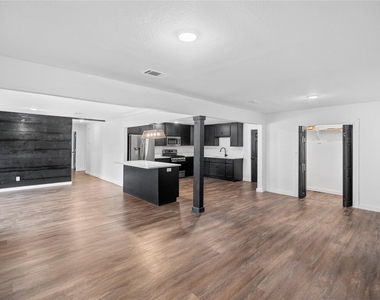 1613 Irwin Lane - Photo Thumbnail 11