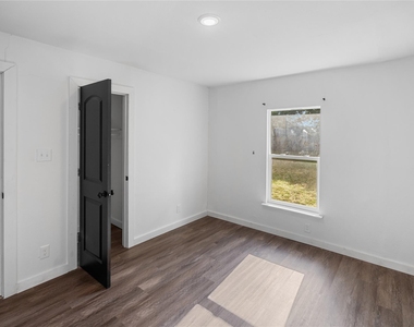 1613 Irwin Lane - Photo Thumbnail 24