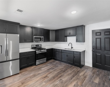 1613 Irwin Lane - Photo Thumbnail 14
