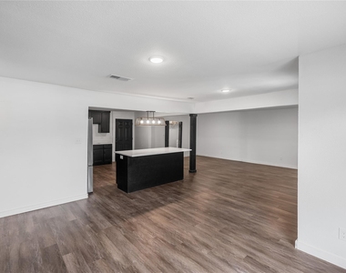 1613 Irwin Lane - Photo Thumbnail 10