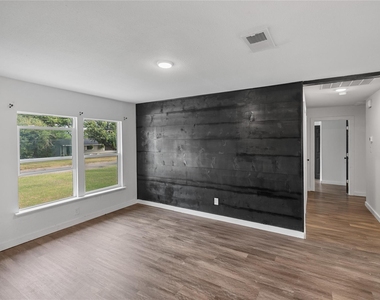 1613 Irwin Lane - Photo Thumbnail 5