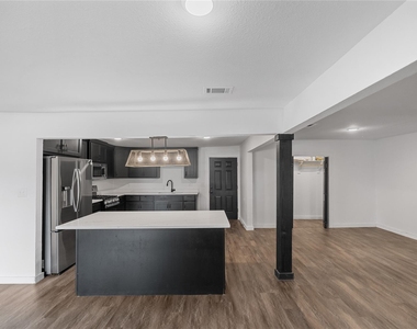 1613 Irwin Lane - Photo Thumbnail 2