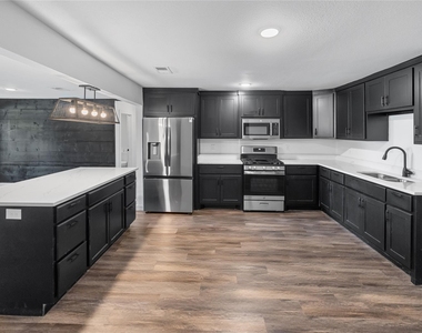 1613 Irwin Lane - Photo Thumbnail 13