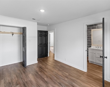 1613 Irwin Lane - Photo Thumbnail 20
