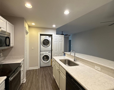 718 W Trade Street - Photo Thumbnail 5