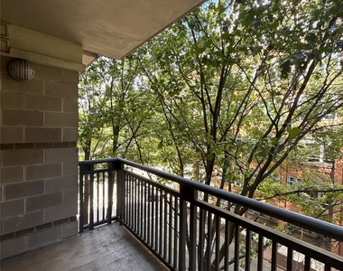 718 W Trade Street - Photo Thumbnail 11