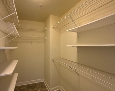 718 W Trade Street - Photo Thumbnail 9