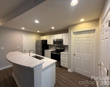 718 W Trade Street - Photo Thumbnail 3