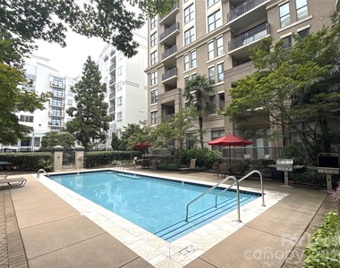 718 W Trade Street - Photo Thumbnail 12