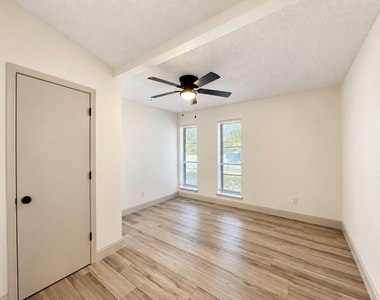 2404 Kentfield Lane - Photo Thumbnail 12