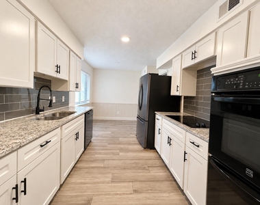 2404 Kentfield Lane - Photo Thumbnail 7