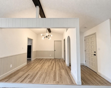 2404 Kentfield Lane - Photo Thumbnail 4