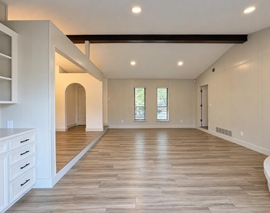 2404 Kentfield Lane - Photo Thumbnail 3