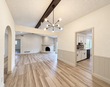 2404 Kentfield Lane - Photo Thumbnail 2
