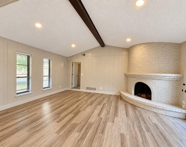 2404 Kentfield Lane - Photo Thumbnail 5