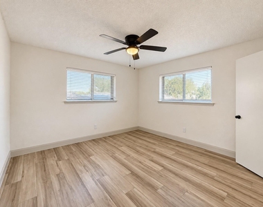 2404 Kentfield Lane - Photo Thumbnail 9
