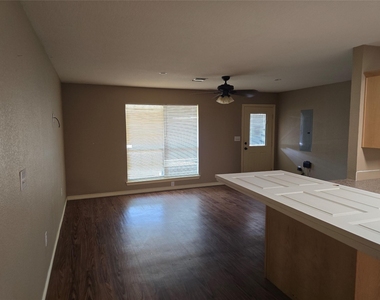 1003 Travis Avenue - Photo Thumbnail 6