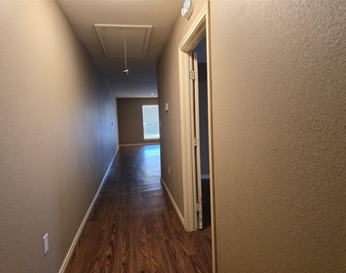 1003 Travis Avenue - Photo Thumbnail 2