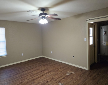 1003 Travis Avenue - Photo Thumbnail 1