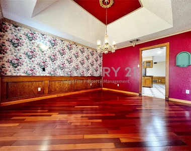 812 Newport Road - Photo Thumbnail 5