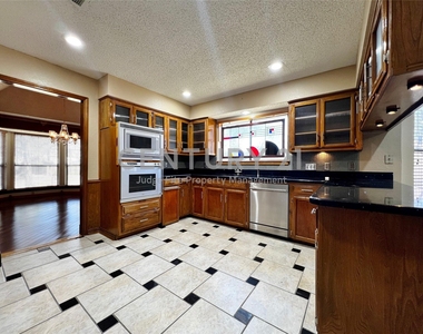 812 Newport Road - Photo Thumbnail 6