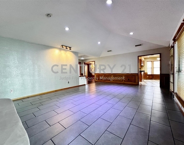 812 Newport Road - Photo Thumbnail 3