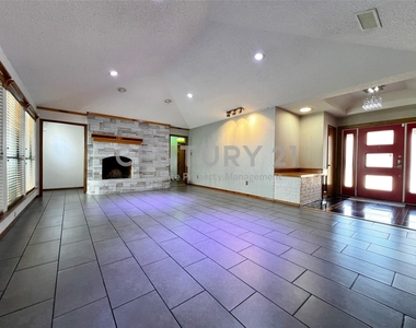 812 Newport Road - Photo Thumbnail 2