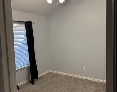 1006 Teresa Court - Photo Thumbnail 4