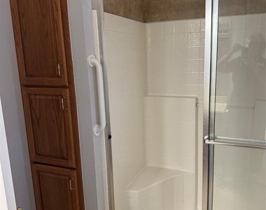 1006 Teresa Court - Photo Thumbnail 7