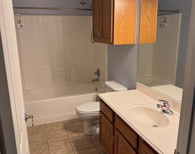 1006 Teresa Court - Photo Thumbnail 5
