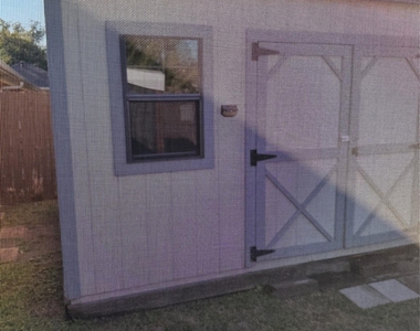 1006 Teresa Court - Photo Thumbnail 15